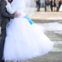 Свадебное платье + подарок, в Перми