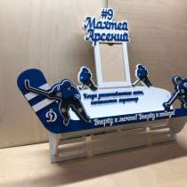 Медальница с полкой, в Видном