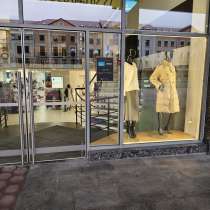 Действующий магазин итальянской одежды с оборудованием, в г.Минск