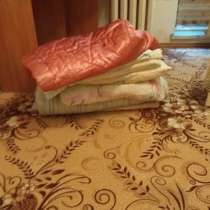 Отдам два одеяла, две подушки и матрас бесплатно, в Москве
