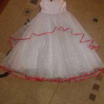 Новогоднее пышное бальное платье белое с блестками, в г.Актобе