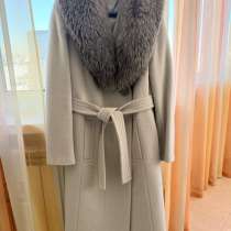 Пальто с натуральным меховым воротником, в Москве