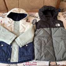 Продам детскую демисезонную куртку и жилетку, в Домодедове