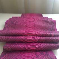 Кожа питона, в Москве