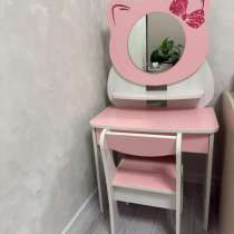 Продается туалетный столик для девочки, в Армавире