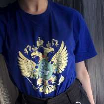 Синяя футболка, в Санкт-Петербурге