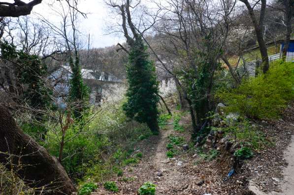 Продам земельный участок в г.Симферополь. Индивидуальное жилищное ст-во. Есть электричество, водопровод.