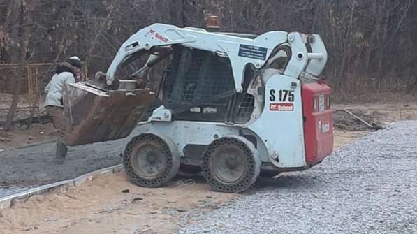 Аренда минипогрузчика BobCat Бобкат в Москве фото 6