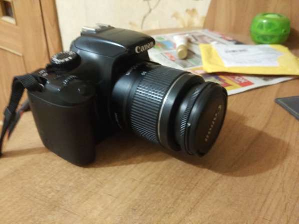 Зеркальный любительский фотоаппарат Canon EOS 1100D