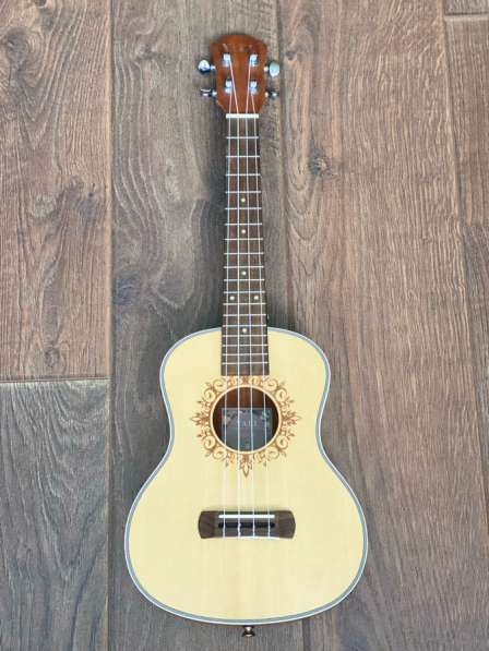 Укулеле YAEL