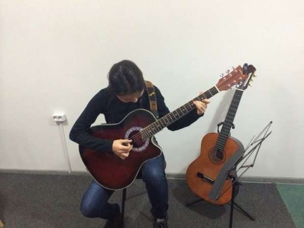 Обучаю игре на шестиструнной гитаре и электрогитаре в фото 6