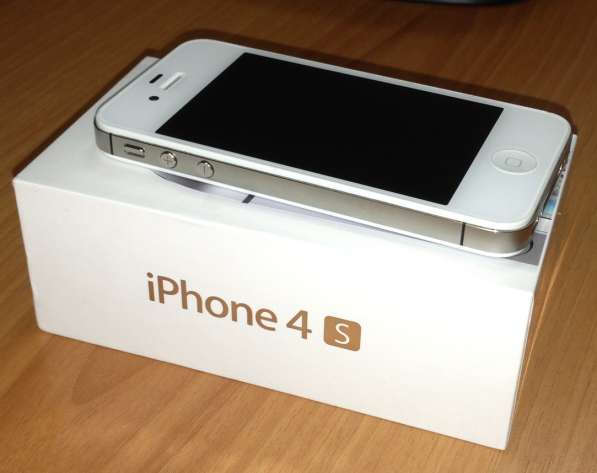Смартфон Apple IPhone 4S 8Гб белый