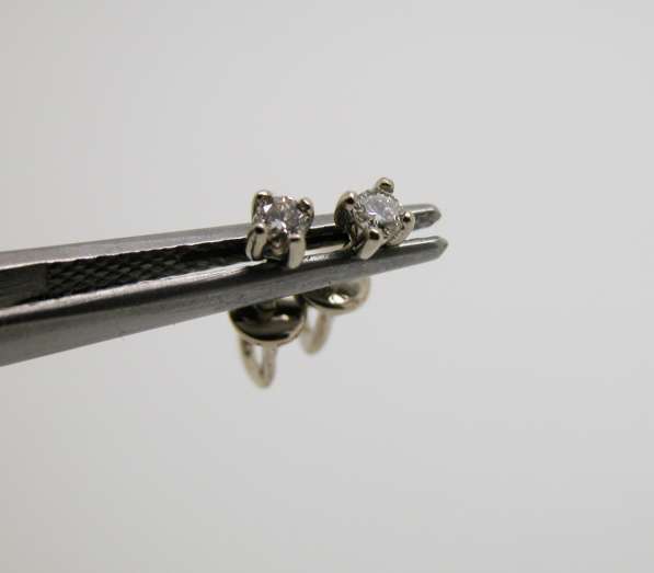 Серьги-гвоздики с бриллиантами Ф 2.6 мм.