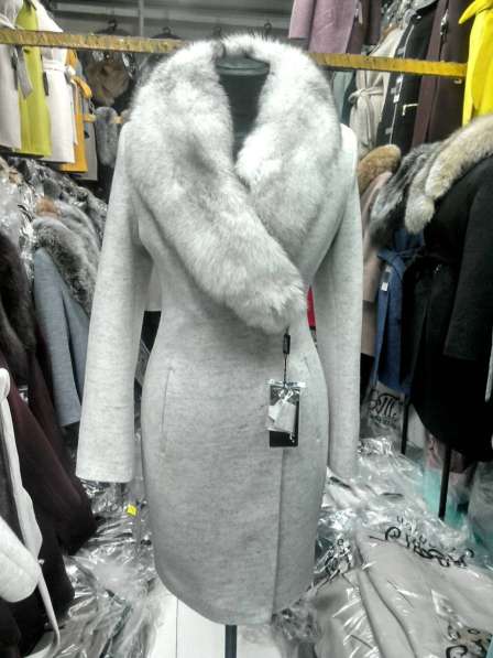 Женская пальто с натуральным мехом в фото 5