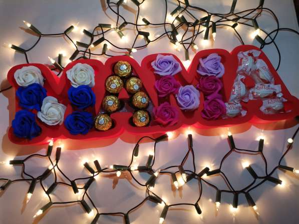 Пенобоксы с мыльными розами и конфетами в фото 4