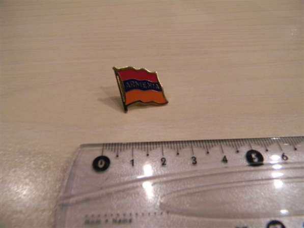 Значок. Армения. ARMENIA (флаг Республики),желт. тяж. мет