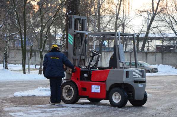 Дизельный автопогрузчик с минимальном пробегом в Москве фото 3