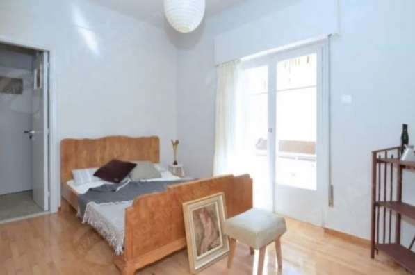 Продается просторная 2-комнатная квартира в Афины в фото 5