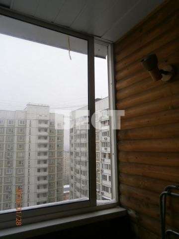 Продам четырехкомнатную квартиру в Москве. Этаж 18. Дом панельный. Есть балкон.