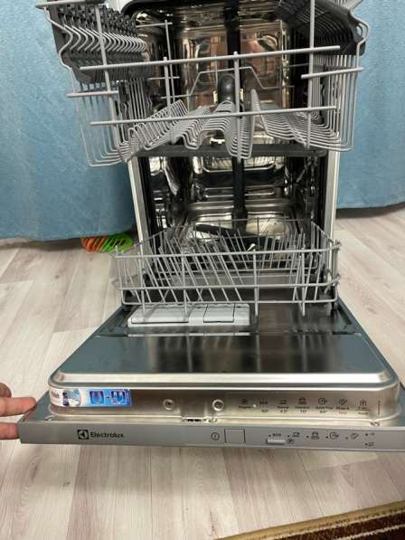 Посудомоечная машина Electrolux esl94200