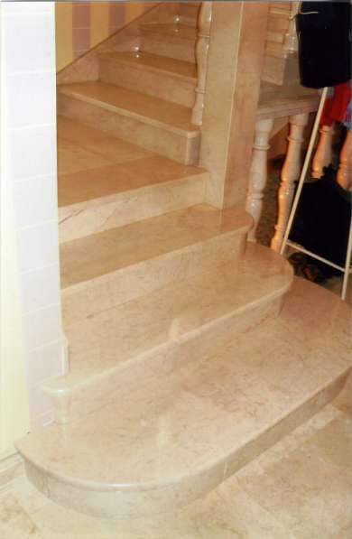 Лестницы из натурального камня мрамора и гранита в Подольске фото 6