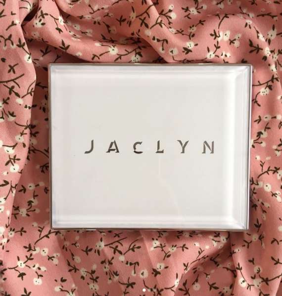 Хайлайтер от Jaclyn