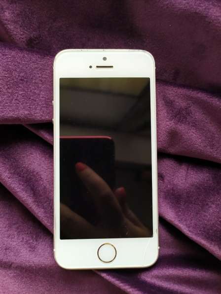 Продам Iphone 5s 32, золотой в хорошем состоянии