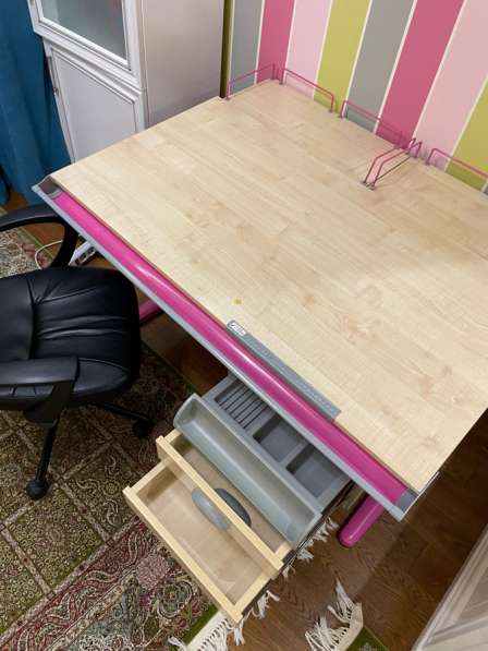Продам стол для школьника