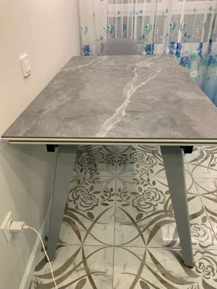 Продам стол обеденный