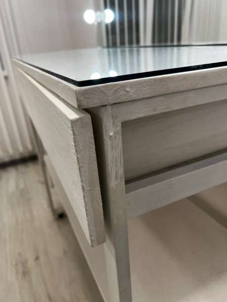 Гримерный стол с зеркалом в Перми