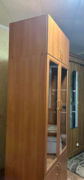 Продается вместительный светло-коричневый деревянный шкаф в Астрахани фото 6