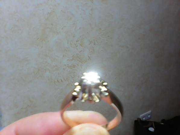 Золотое кольцо с бриллиантом в Севастополе