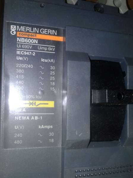 Автомат., выключатель "MERLIN GERIN" NB600N 3р I=500 А