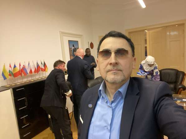 Ruslan, 52 года, хочет пообщаться в фото 5