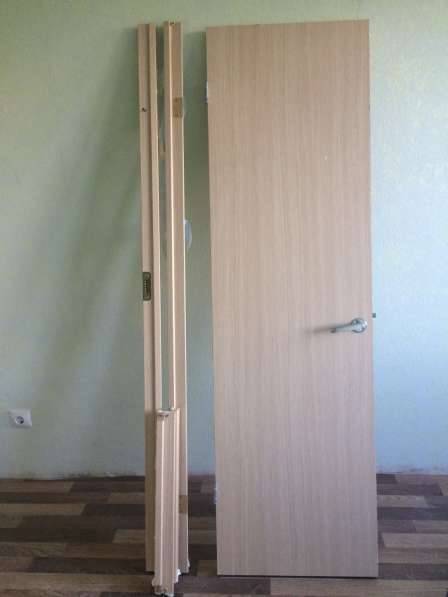 Две новые деревянные двери (комплект)