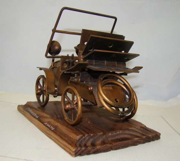 Скульптура Старинный автомобиль (W929) в Москве