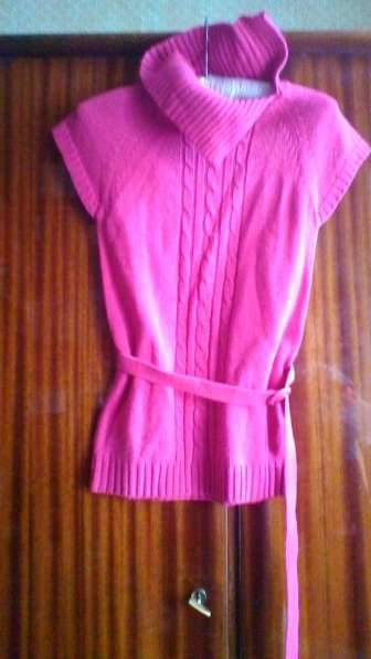 Розовая кофта-безрукавка