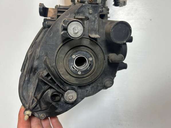 Фара правая Mercedes benz w211 в Новосибирске