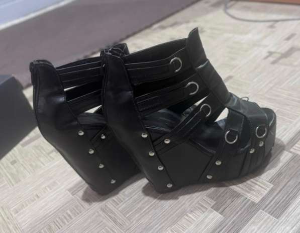 Босоножки в Братске