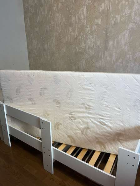 ПРОДАЕМ кровать детскую с матрасом! в Москве фото 3