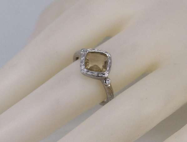 Золотое кольцо с жёлтым Сапфиром кушон и бриллиантами в Москве фото 5