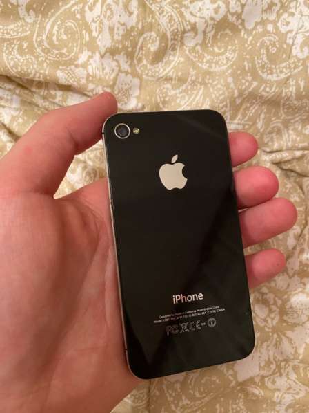 Телефон iPhone 4