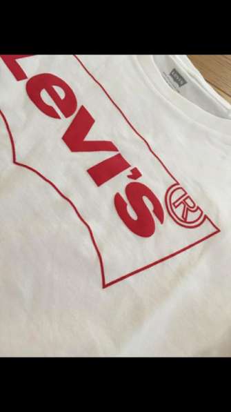 Новая белая футболка levis ? в Москве