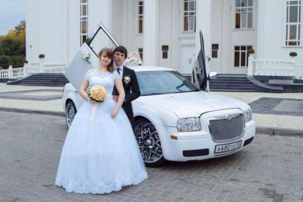 Прокат аренда автомобиля Крайслер 300 C на свадьбу с водителем в Краснодаре
