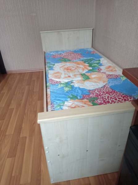 Кровать односпальная с матрасом и ящиком бу в Сергиевом Посаде