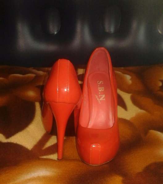 Туфли красные лакированные 36 размера