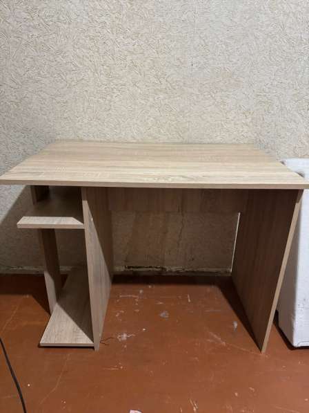 Стол письменный б/у в фото 3