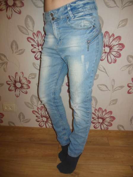 Женские джинсы в фото 3