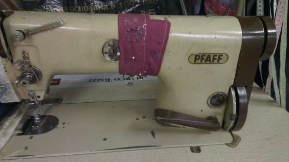 Промышленная швейная машинка PFAFF