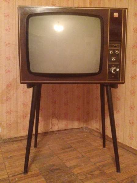 Телевизор на ножках из СССР. Рекорд 335